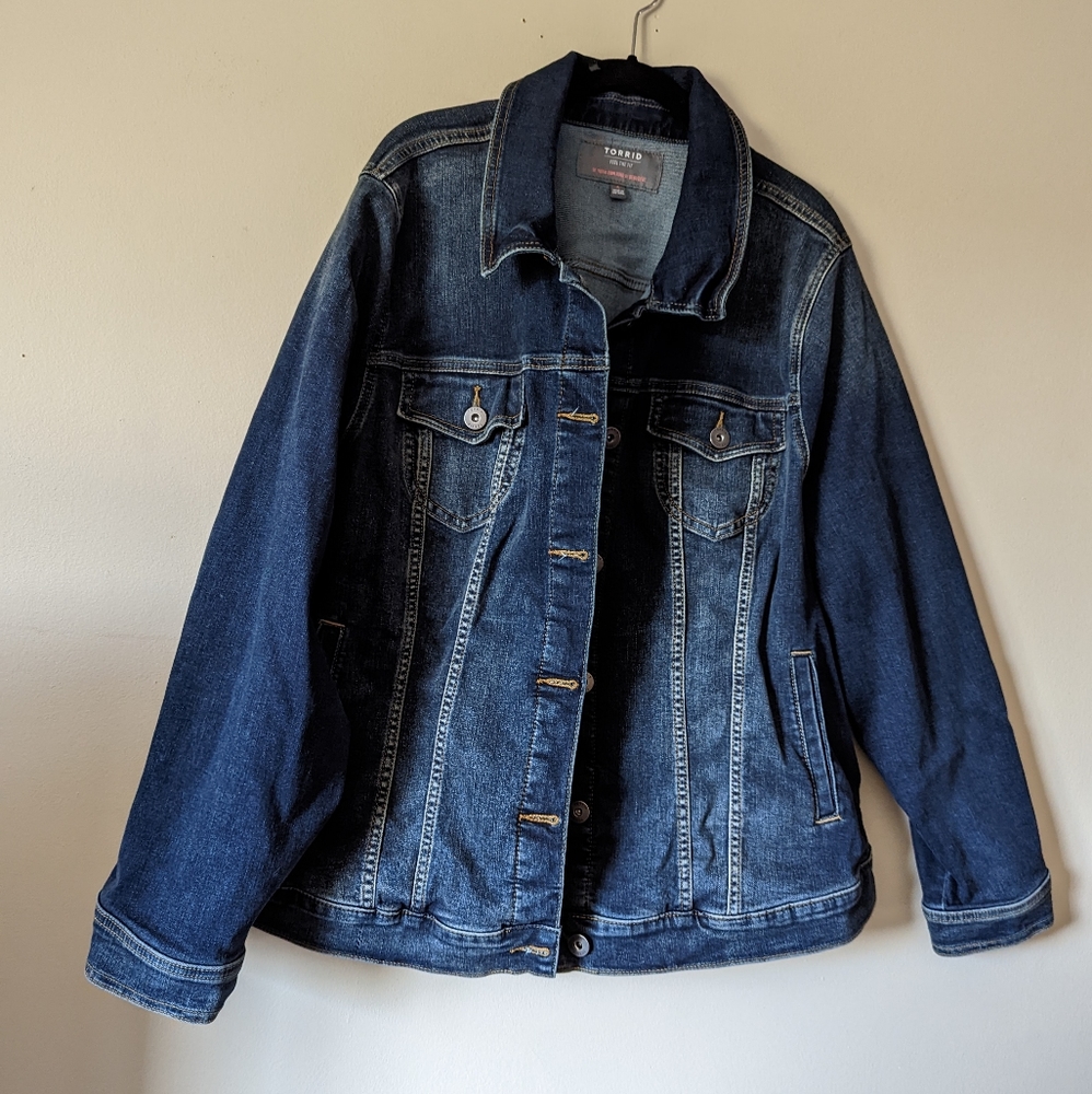 Nwot Torrid trucker jean jacket size 4 26